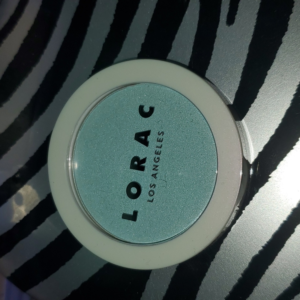 Lorac lightsource highlighter Limelight